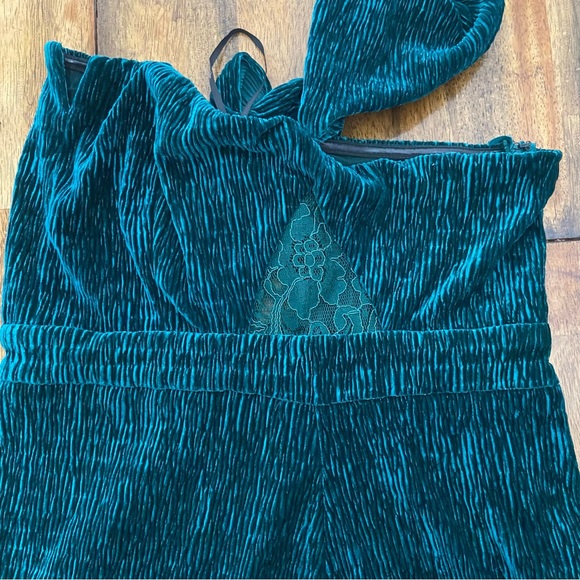 Lulus Crushing On You Emerald Green Velvet Off-the-Shoulder Mini Dress L - Picture 7 of 15